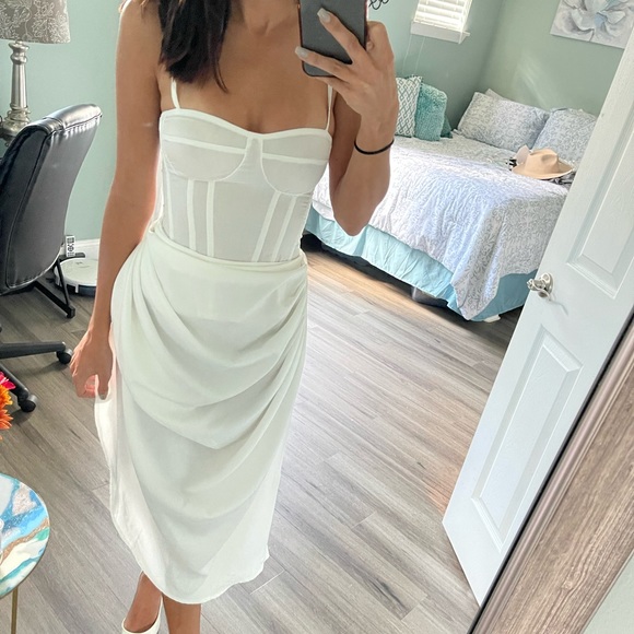 Pretty Little Thing Set - white Corset top and skirt - Picture 6 of 6